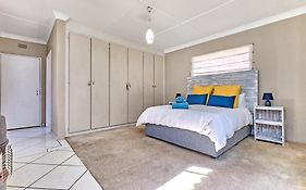 Tranquil, Large 1 Bedroom Garden Cottage, 12 Mins From Or Tambo International With Backup Water